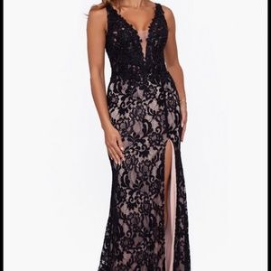 NEW Betsy & Adam Sydney Long Lace Appliqué Keyhole Back Maxi Dress - Size 0
